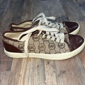 Michael Kors Brown and tan logo city Sneakers sz 7